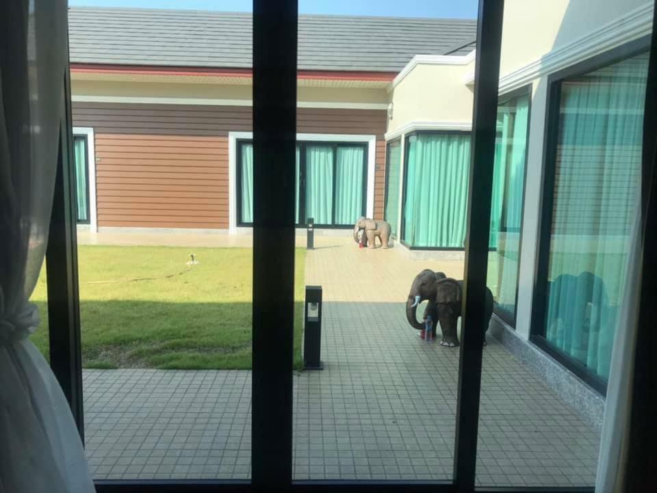 Tinna Resort Ban Nong Mai Ngam ภายนอก รูปภาพ